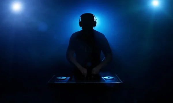 Dee jay silhouette Dee jay silhouette